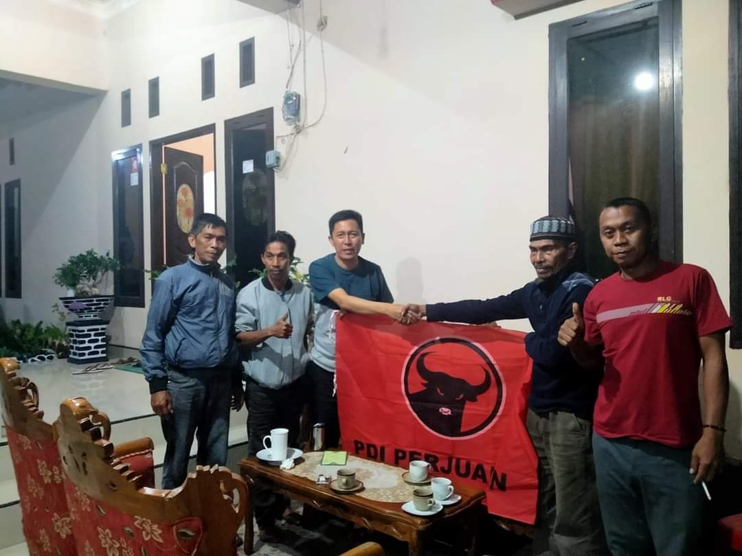 terima-bendera-partai.jpg