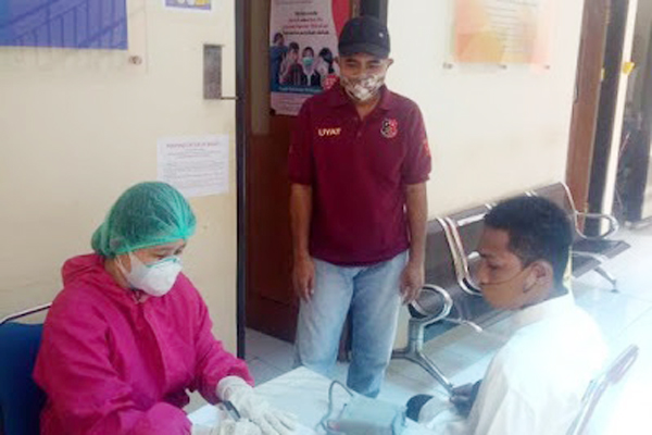 Pukul Anak di Bawah Umur Dengan Batu, Pemuda Aertembaga Diserahkan ke Kejaksaan