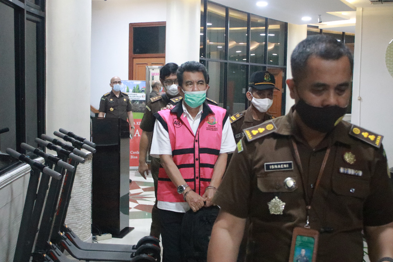 Kejagung Tahan Tersangka Korupsi Penyimpangan IUP Batubara Sarolangun Jambi