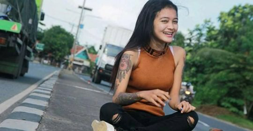 terungkap-identitasgadis-cantik-yang-ditemukan-tewas-di-selokan-lembang-ibu-korban-tak-w324.jpg