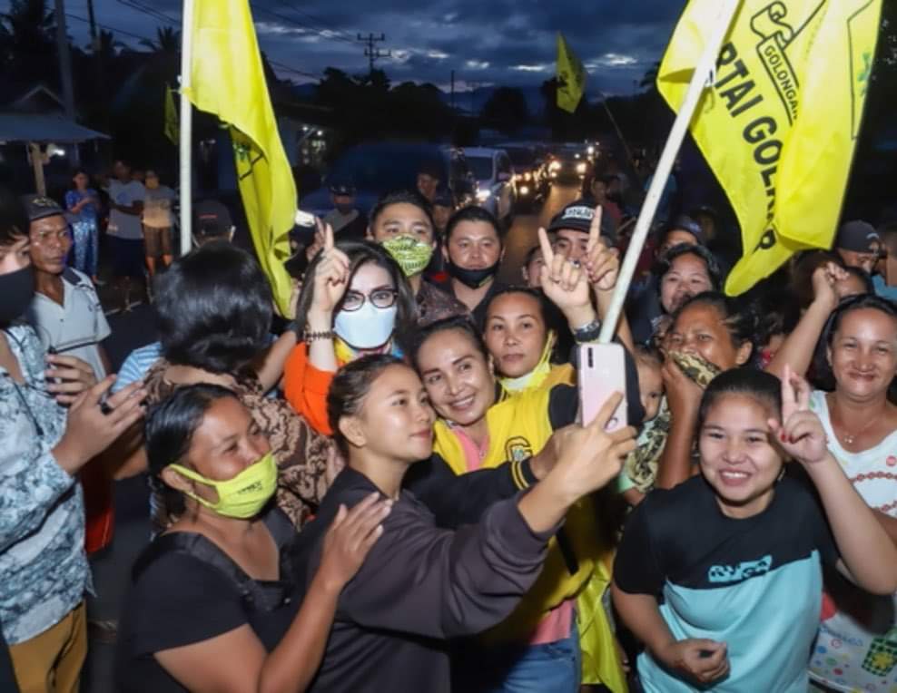 tetty-paruntu-dan-pendukungnya-di-bolmong.jpg