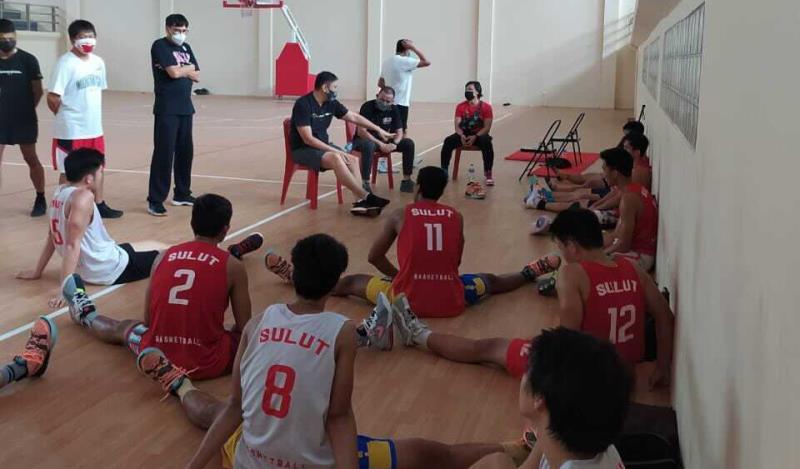 tim-basket-sulut-saat-melakukan-persiapan-di-hall-b-gor-rw-monginsidi-sario-manado.jpg