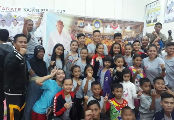 Atlet Karate SPN Polda Sulut Raih Best Of The Best Karate Open Tournament Kajati Sulut Cup 2019