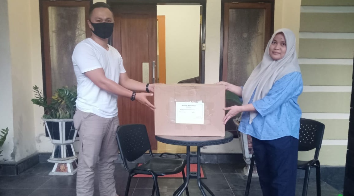 Rocky Wowor Berikan Bantuan 1.000 Masker Medis ke RSUD Bolsel