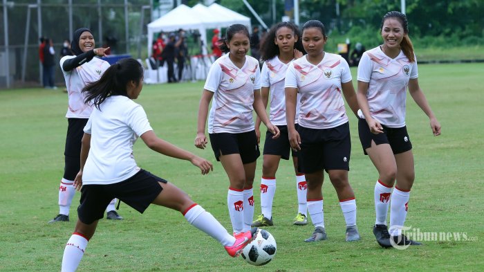 tim-nasional-wanita-indonesia-mengikuti-latihan-perdana-di-lapangan-d.jpg
