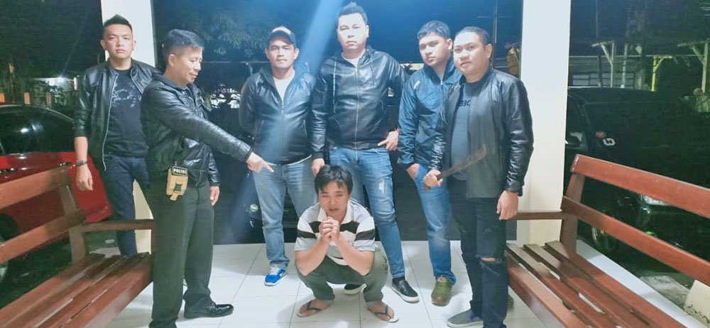 Kepala Lingkungan Didorong, Pria Ini Kemudian Berbuat Keributan dan Lakukan Pengancaman Dengan Sajam