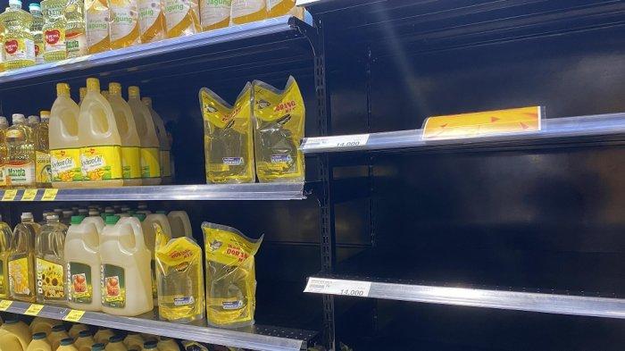 tribun-baliarini-valen-terlihat-stock-minyak-goreng-kemasan-sudah-habis-485695.jpg