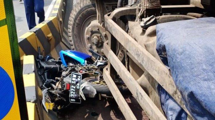 truk-sampah-menabrak-sepeda-motor-23.jpg