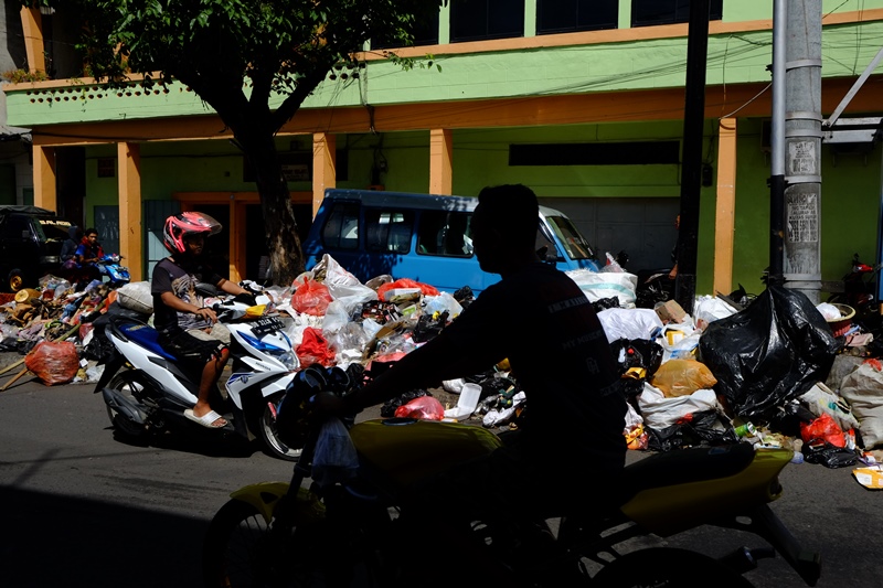 Tumpukan Sampah Sudah Seminggu Tak Diangkat, Berpotensi Timbulkan Kecelakaan