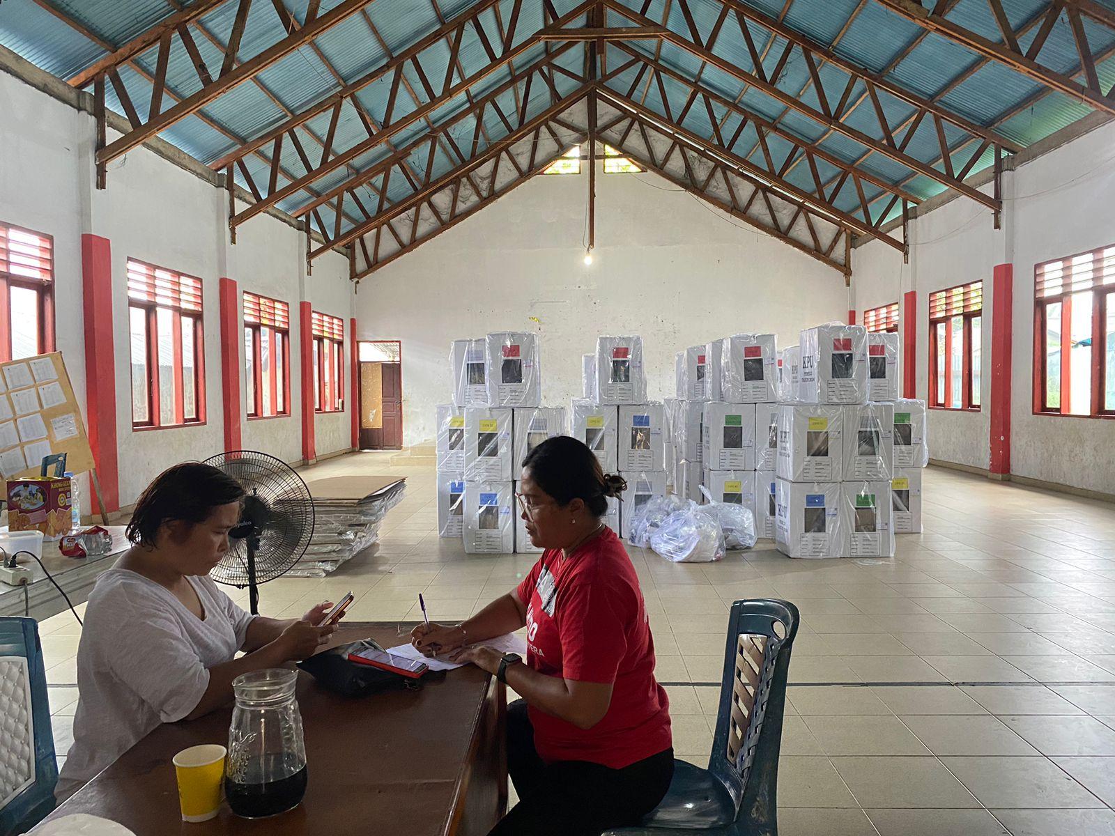 Polisi Awasi Kotak Suara di Kantor Kelurahan Malalayang Manado, Dua Hari Jelang Pemilu 2024