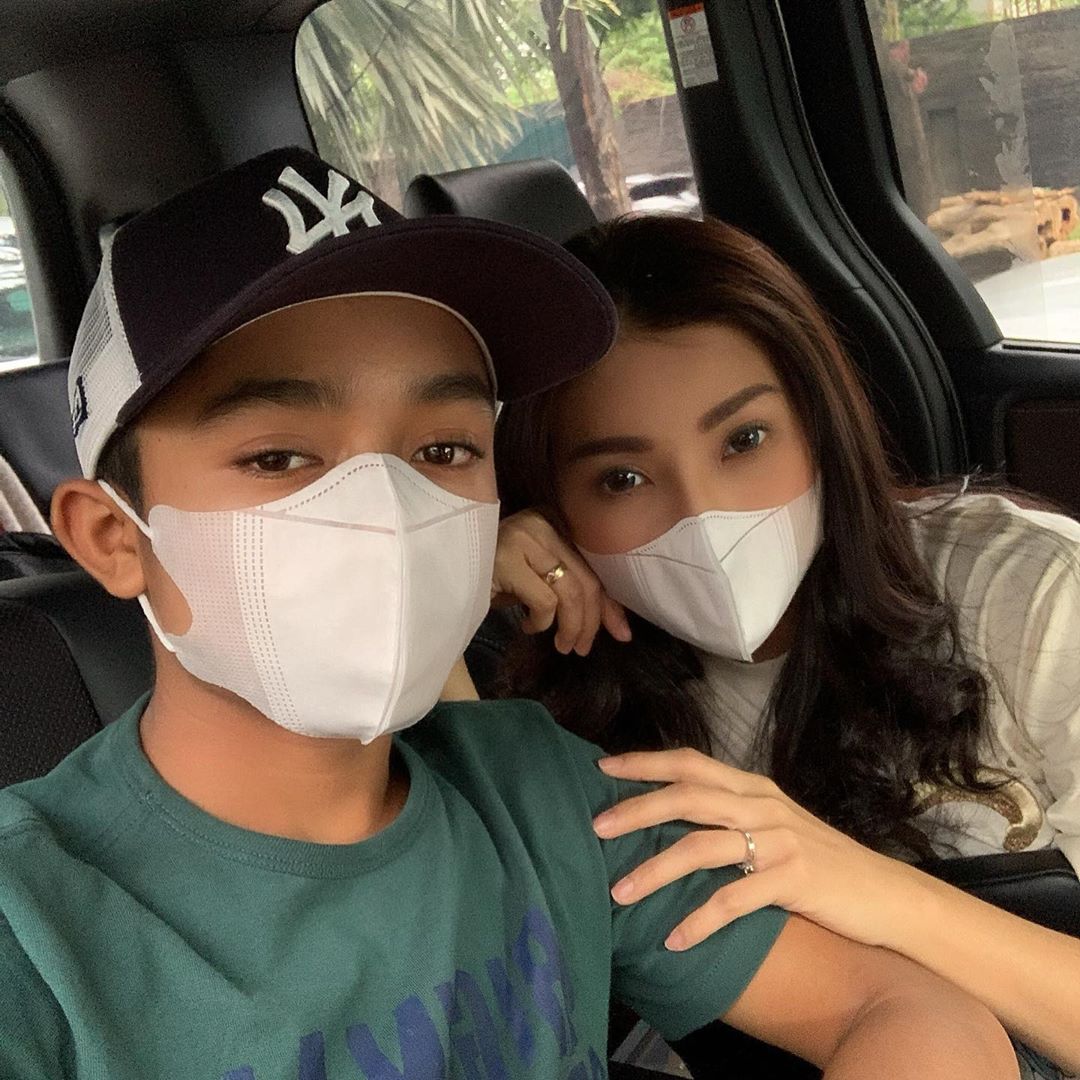 unggahan-sarwendah-bersama-betrand-peto-di-instagram.jpg