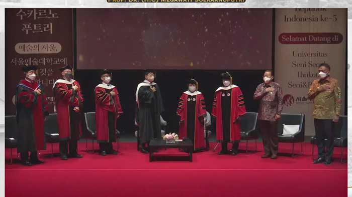 upacara-penganugerahan-gelar-profesor-kehormatan-dari-seoul-institute-of-the-arts-sia-35848.jpg