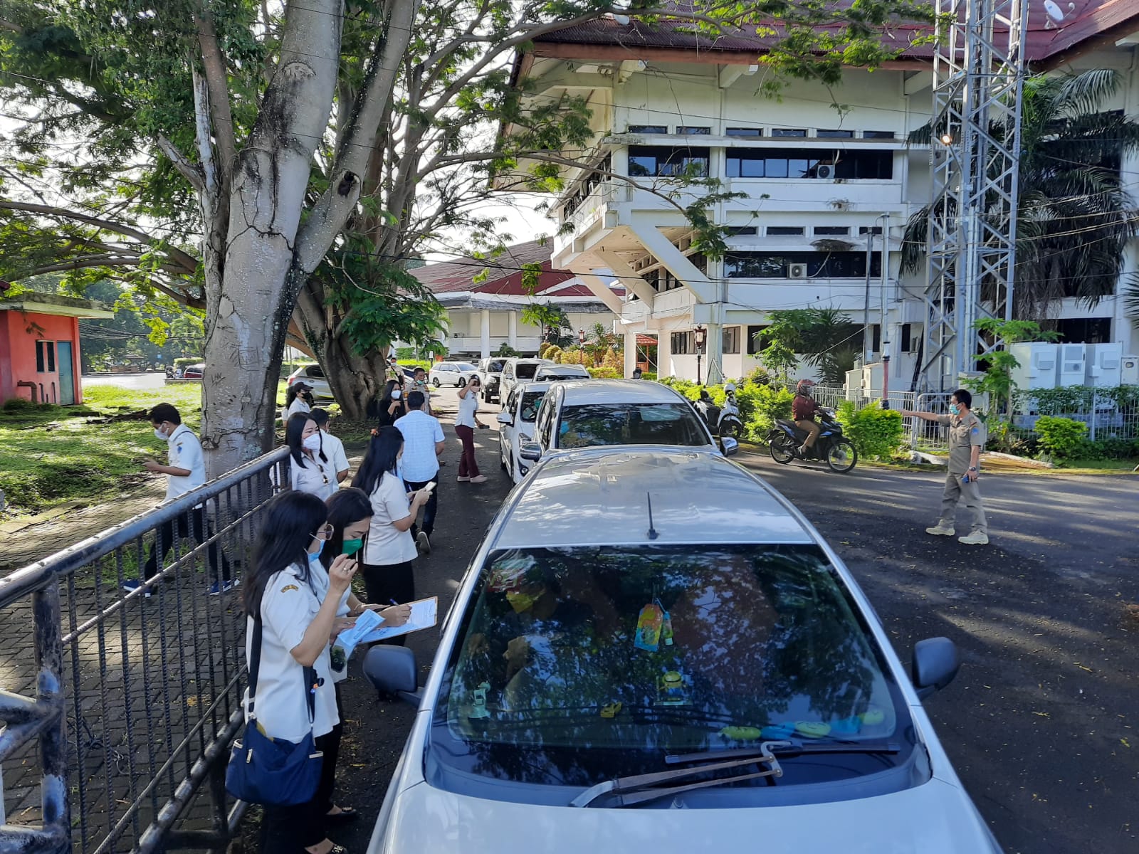 Samsat Manado Sidak Kendaraan PNS di Kantor Gubernur, Temukan Banyak Penunggak Pajak