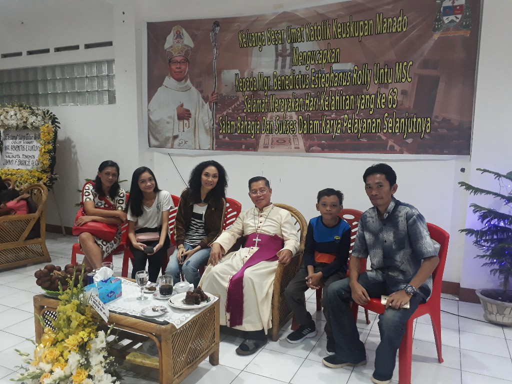 Uskup Rolly Rayakan HUT ke-63, Open House di Wisma Keuskupan