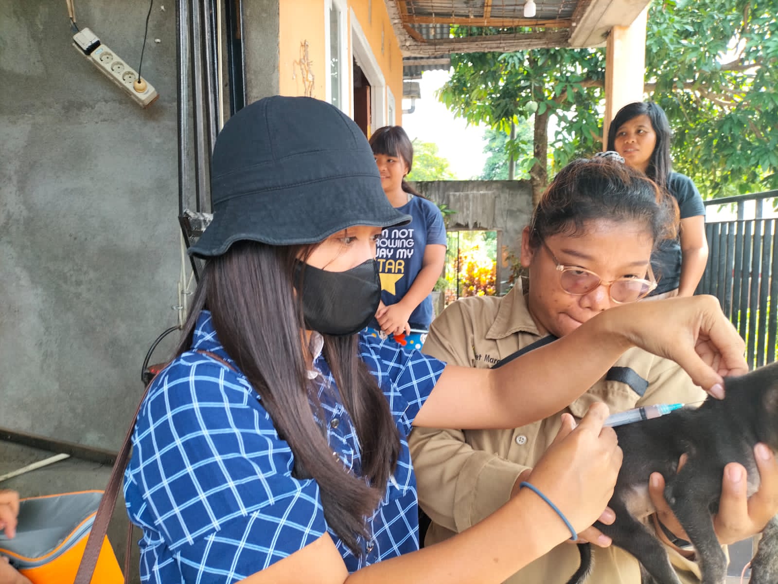 Pemkot Bitung Cegah Rabies dengan Topi Besar
