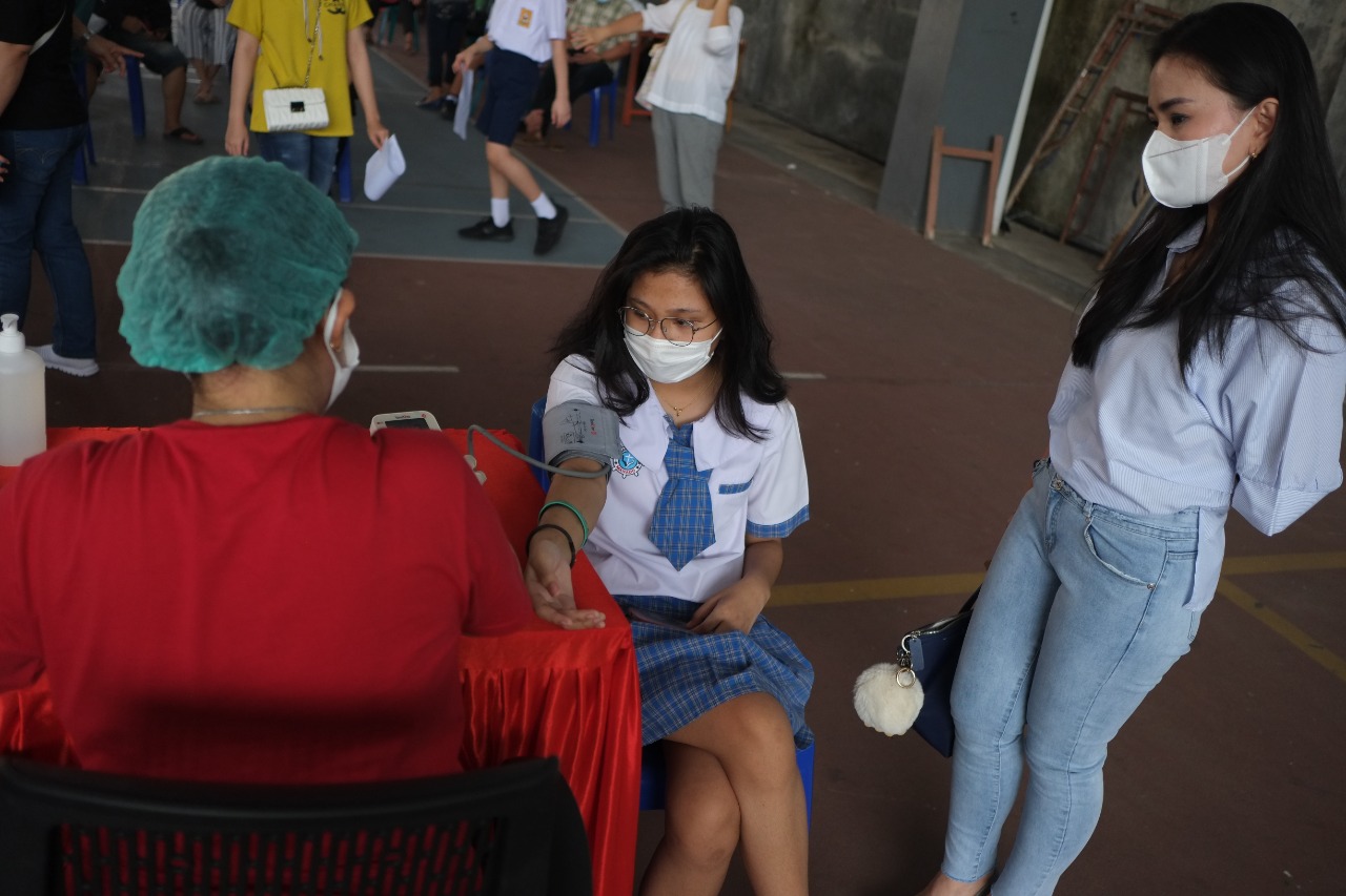 vaksinasi-covid-19-anak-usia-12-17-tahun-di-manado-senin-5720218.jpg