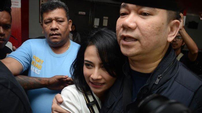 vanessa-angel-mendapat-pengawalan-ketat-dari-sang-pengacara-milano-lubis.jpg
