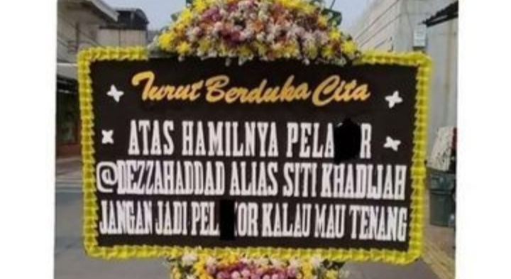 viral-karangan-bunga-istri-sah-untuk-pelakor.jpg