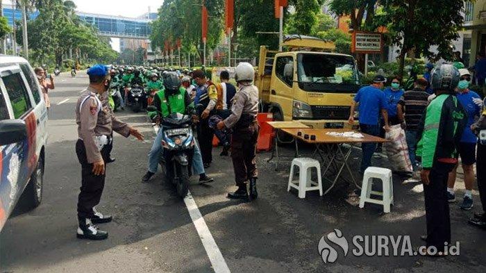 VIRAL Polisi Bubarkan Komunitas Bagi-bagi Sembako di Surabaya, Kapolsek Angkat Bicara