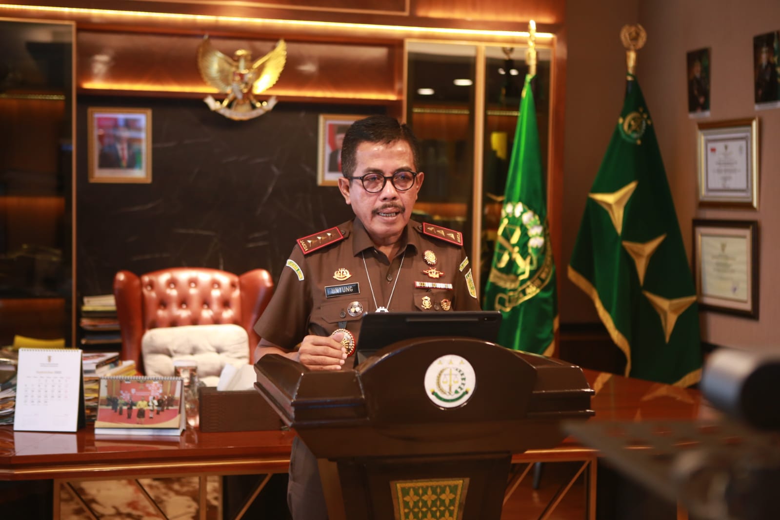 wakajagung-beri-arahan-di-penutupan-rakernis-12121.jpg