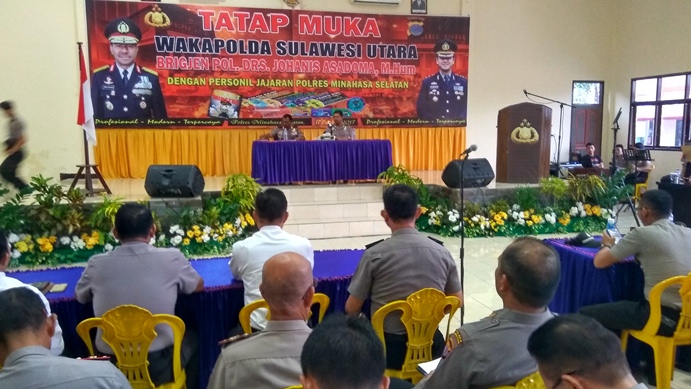 wakapolda-sulawesi-utara-sulut-brigjen-polisi-drs-johanis-asadoma-mhum_20171017_122413.jpg