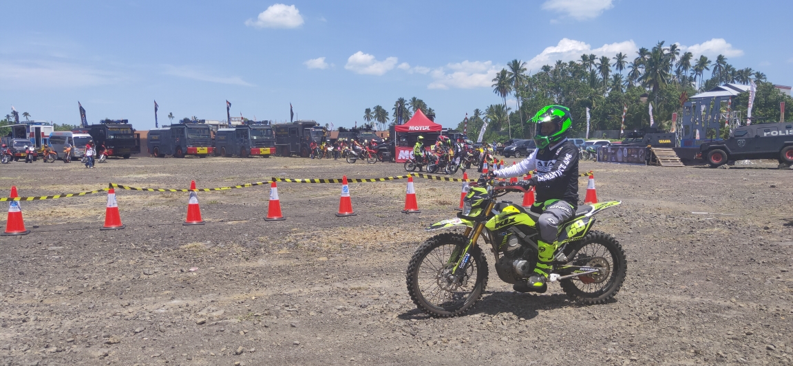 Wakapolres Ini dan Timnya Mengikuti Lomba Balap Motor Trail Brimob Adventure
