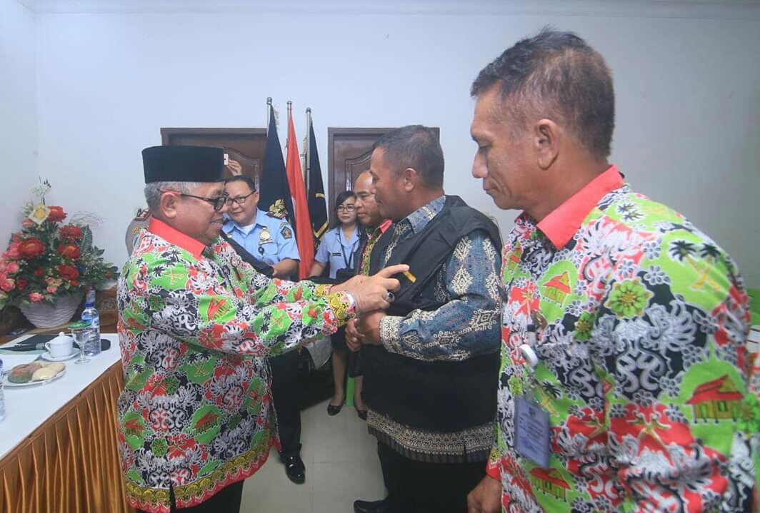 wakil-bupati-bolmut-drs-hi-amin-lasena-6677.jpg