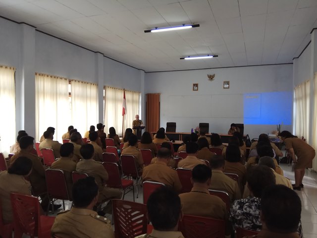 wakil-bupati-ingatkan-camat-dan-kapitalau-jadi-motor-penggerak-kebersihan.jpg