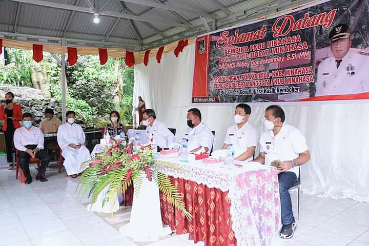 wakil-bupati-minahasa-robby-dondokambey-membuka-rapat-koordinasi.jpg