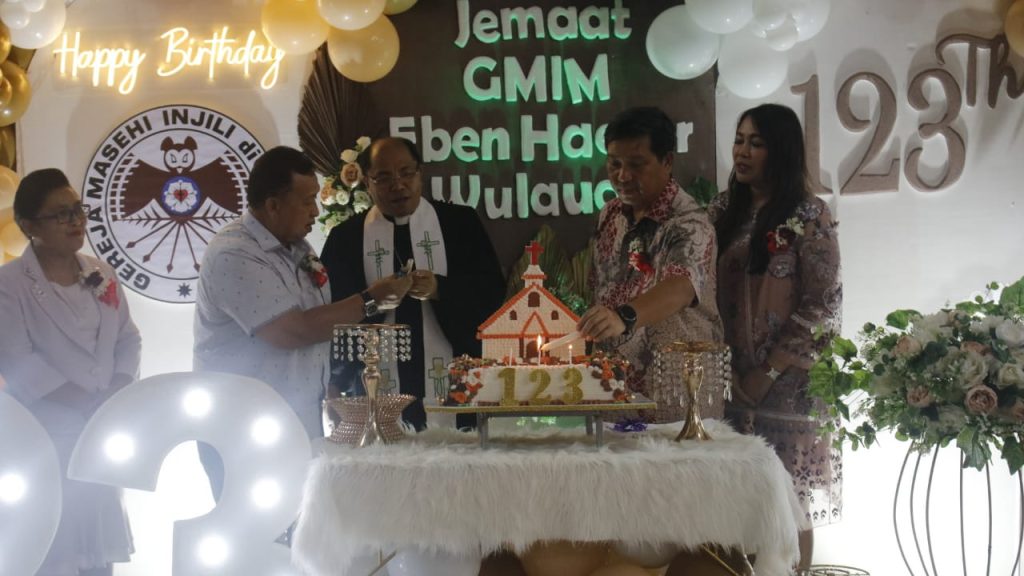 Wagub Sulut Steven Kandouw Hadiri HUT ke 123 Jemaat GMIM Eben Haezer Wulauan Tondano Minahasa