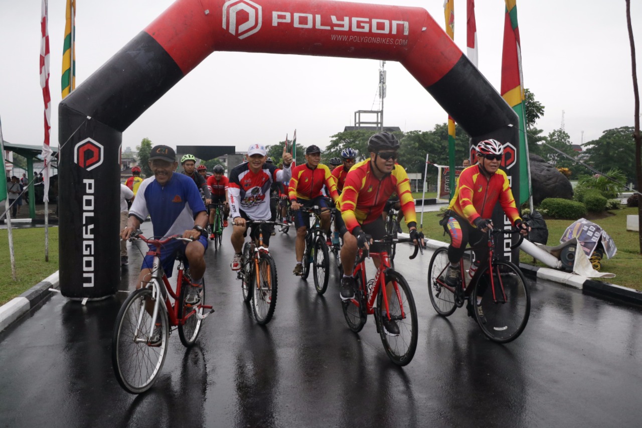 wakil-gubernur-sulut-steven-kandouw-menjajal-ajang-jaya-sakti-fun-bike.jpg