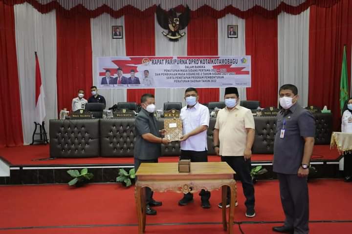 wakil-walikota-kotamobagu-hadiri-rapat-paripurna-pembentukan-24-ranperda.jpg