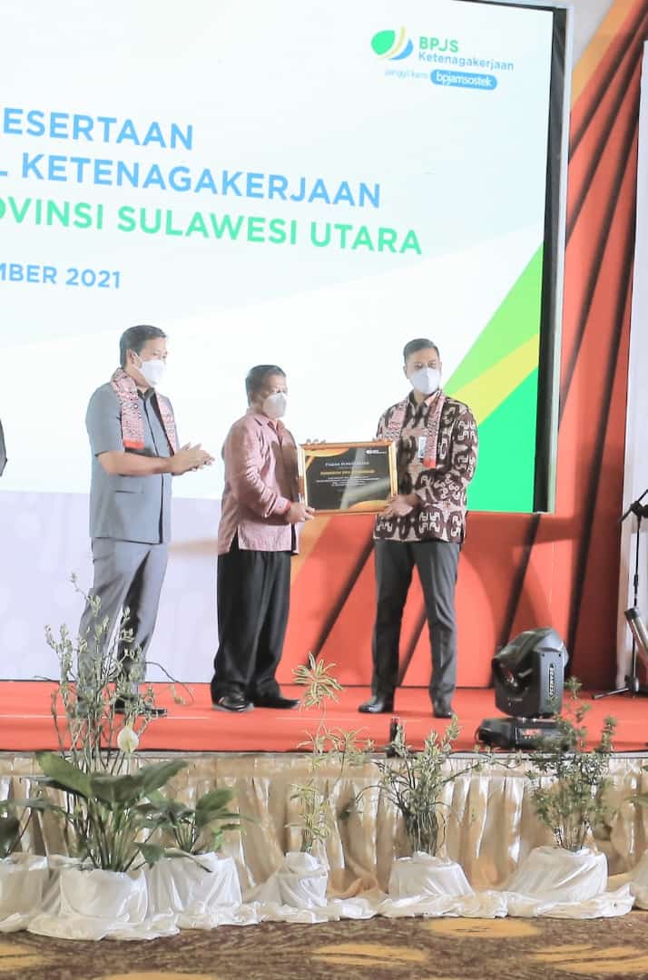 Wakili Walikota Kotamobagu, Nayodo Koerniawan Terima Penghargaan BPJS Ketenagakerjaan