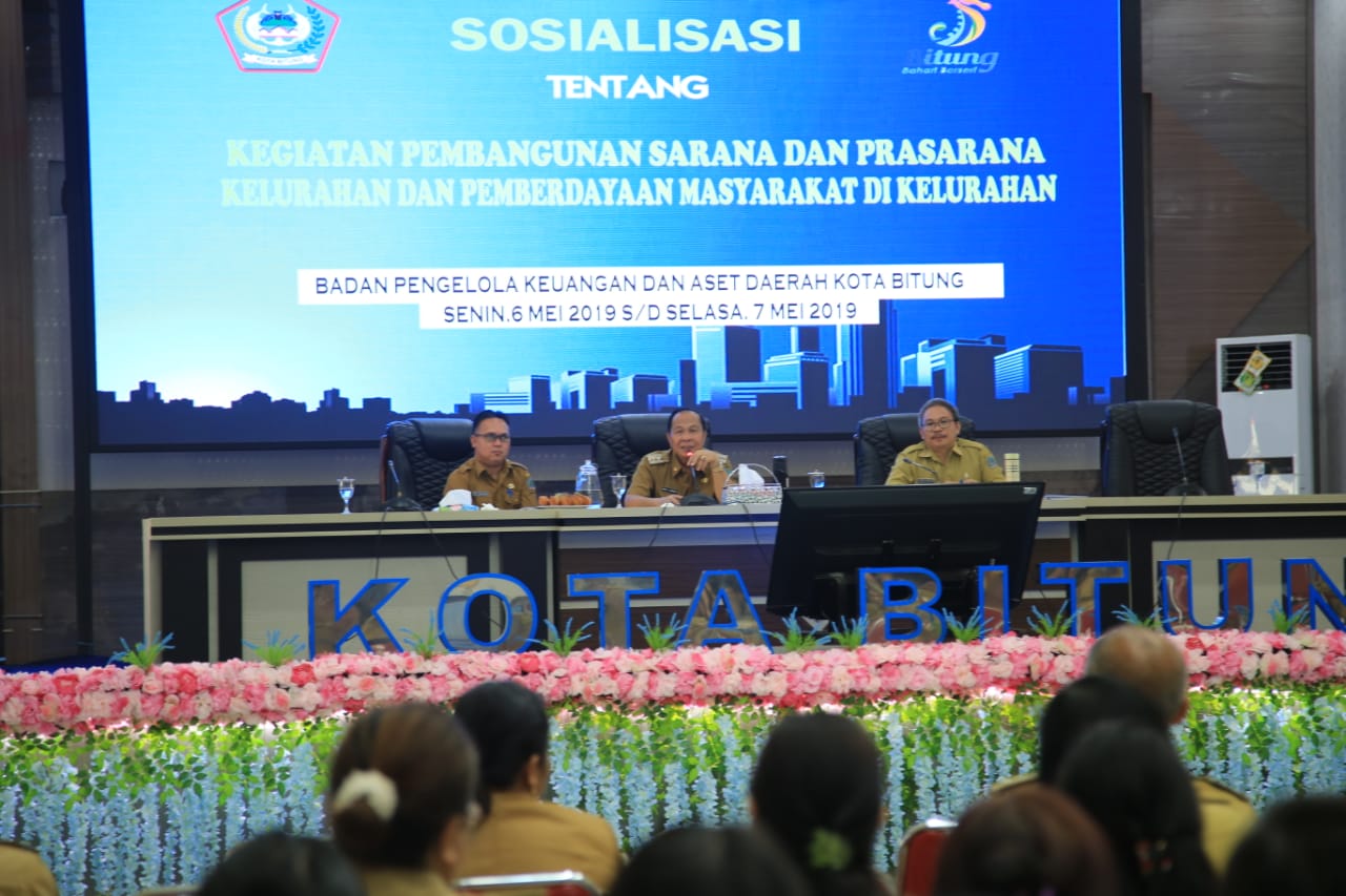wali-kota-bitung-maximiliaan-jonas-lomban-mengapresiasi-bpkad.jpg