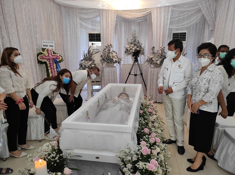 wali-kota-manado-melayat-ke-rumah-duka.jpg