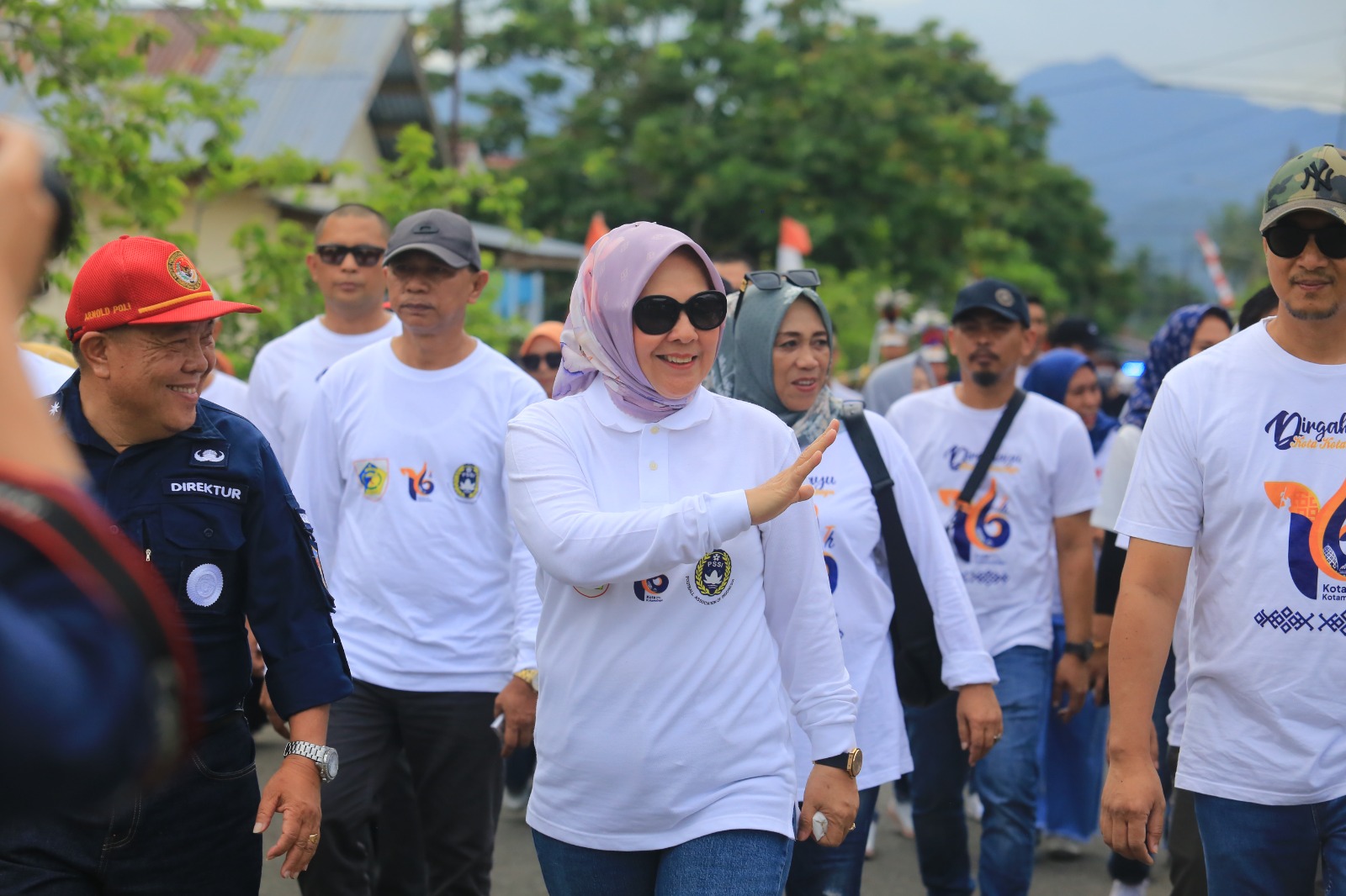 wali-kota-tatong-bara-didampingi-wakil-wali-kota-nayodo-koerniawan-membuka-kegiatan-open-tournament.jpg