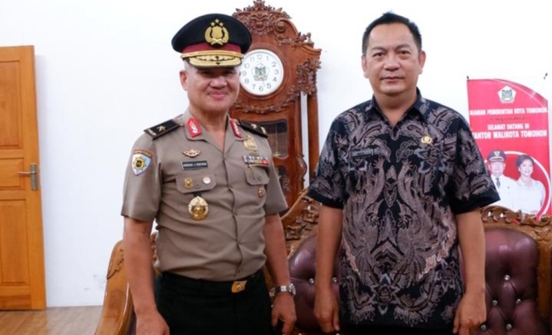 wali-kota-tomohon-caroll-senduk-saat-menyambut-brigjen-pol-drs-aridan-jeremia-roeroe.jpg