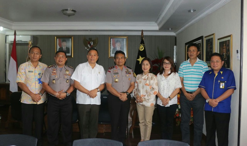 wali-kota-tomohon-di-polda_20180831_193745.jpg