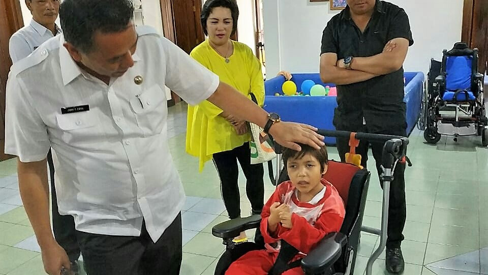 wali-kota-tomohon-rayakan-ulang-tahun-di-panti-asuhan.jpg