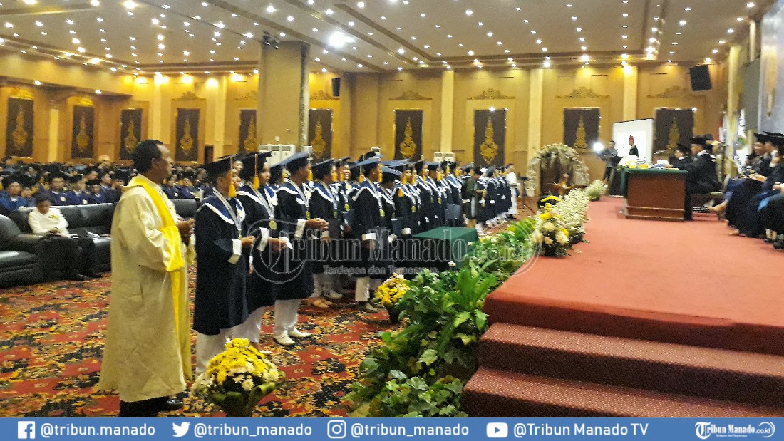 wisuda-sarjana-ke-18_20181009_184713.jpg