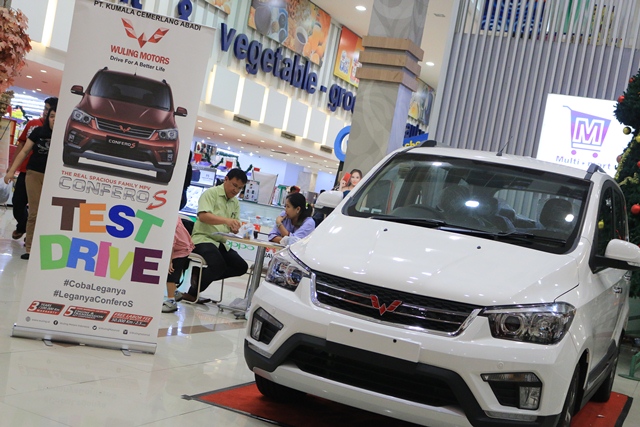 Wuling Pameran di Multimart Megamas