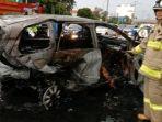 1-unit-mobil-toyota-avanza-termasuk-sopirnya-terbakar-dalam-kecelakaan-di-jalan-tol-grogol.jpg