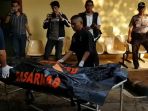 7-kantong-jenazah-korban-pesawat-lion-air-jt-610-yang-jatuh-tiba-di-rs-polri_20181029_201330.jpg