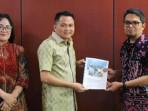AUDIENSI-Bupati-Minahasa-Tenggara-Ronald-Kandoli.jpg