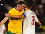 AUSTRALIA-VS-INDONESIA-Pemain-Australia-Harry-Souttar-ketika-berduel-dengan.jpg