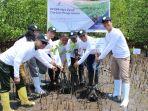 Aksi-penanaman-bibit-mangrove-oleh-BPOM-dan-instansi-terkait-di-Pantai-Desa-Tiwoho-90.jpg