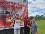 Atlet-Minut-menerima-medali-dalam-Kejurda-Atletik-2023-di-Lapangan-Maesa.jpg