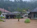 BANJIR-Kondisi-rumah-warga-desa-Komangaan-Kecamatan-Bolaang-Kabupaten-Bolmongo90.jpg