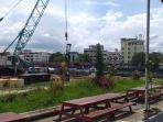 BWSS-I-memancang-beton-untuk-tanggul-di-Pasar-Bersehati.jpg