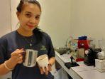Barista-cantik-Asal-Tomohon-yang-Pilih-kerja-sambil-kuliahdgfgfgfg.jpg
